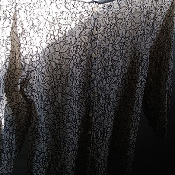 Loft quarter length lacy shirt - Picture 4 of 4